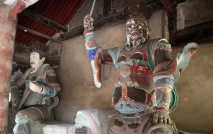 增长天王：佛教护法四大尊天王之一，梵文音译为毗琉璃