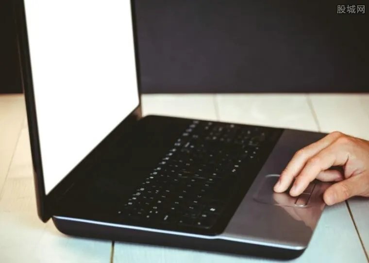 不满被开删光研发 她犯了什么大罪惨遭被开除