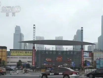 女子停车场被劫走是怎么回事?