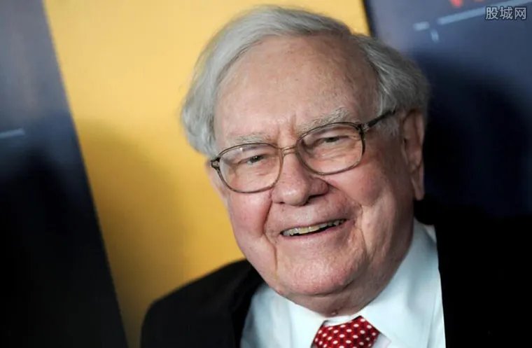 “股神”巴菲特罕见巨亏近3000亿 真的是活久见