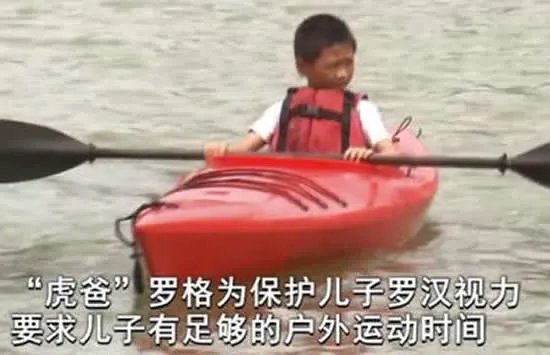 爸爸要求儿子每天户外玩2小时 网友：写作业竟然也是一种奢侈