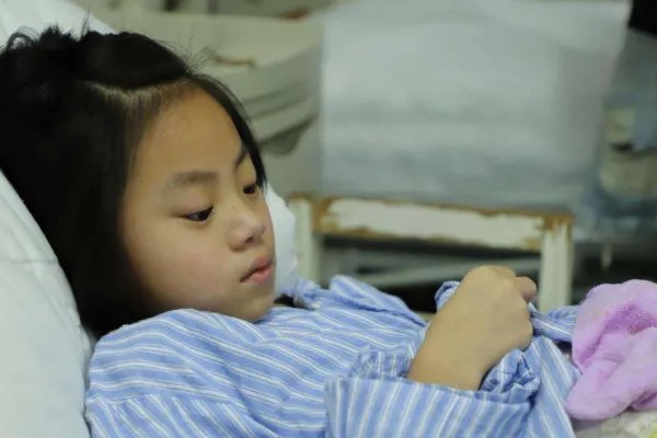 男童被老师打骨折