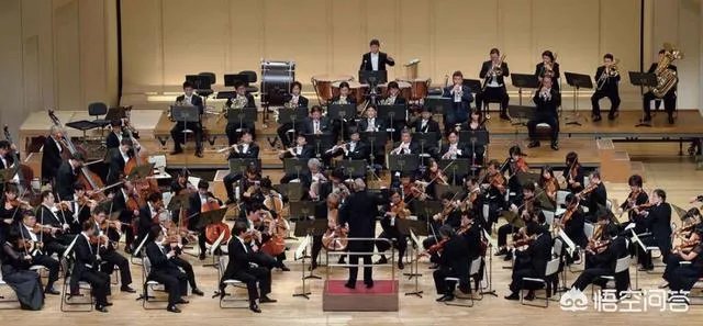 管乐队和管弦乐队的区别是什么?