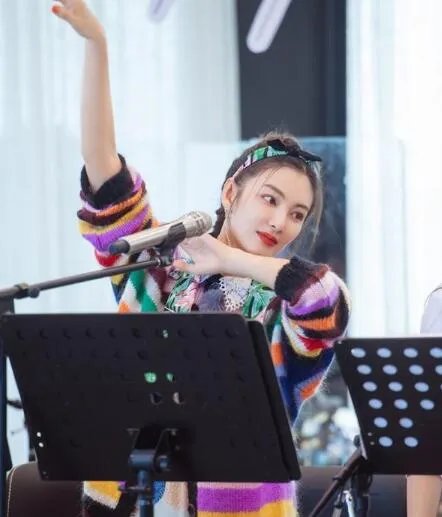 张雨绮没有一个音在调上是怎么回事 张雨绮为什么没有一个音在调上