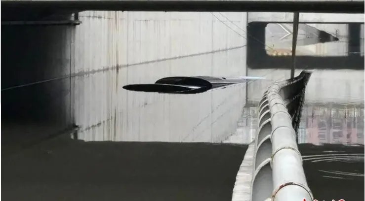 郑州大巴怎么会被水淹的?