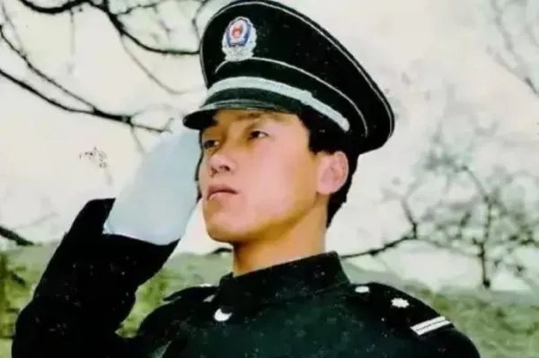 北大保安现是职校校长，他是如何逆袭成功的？