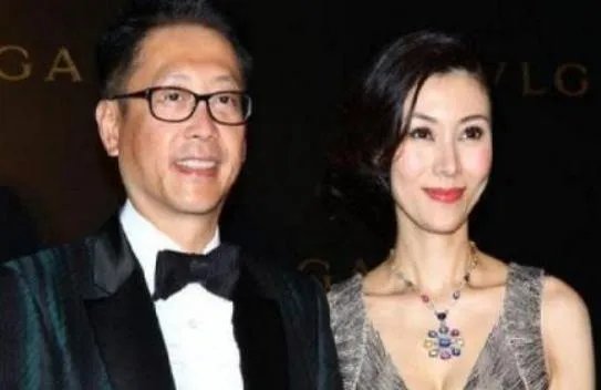 李嘉欣与老公合影，李嘉欣老公比她大几岁