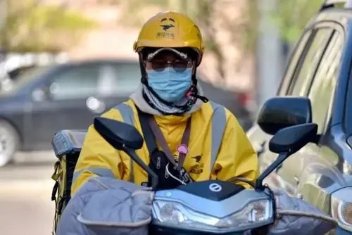 银行行长辞职创业失败转做外卖骑手,外卖员的工作有多辛苦?