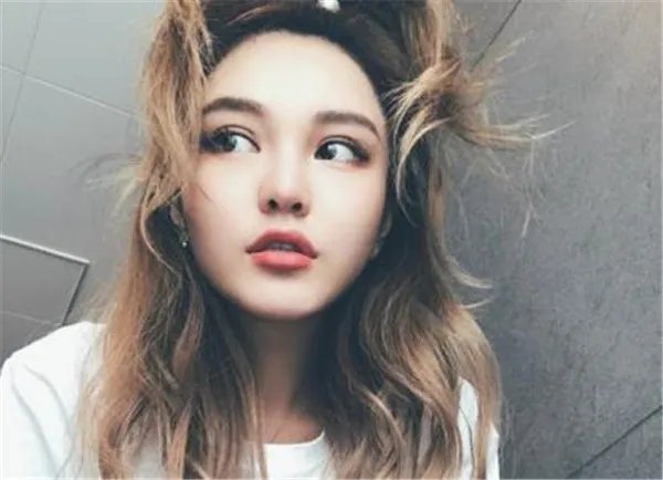 周扬青被说买假包炫富遭嘲讽 周扬青怎么那么有钱做什么的资产818