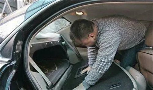 99%人不知车里这个逃生暗道（图解）