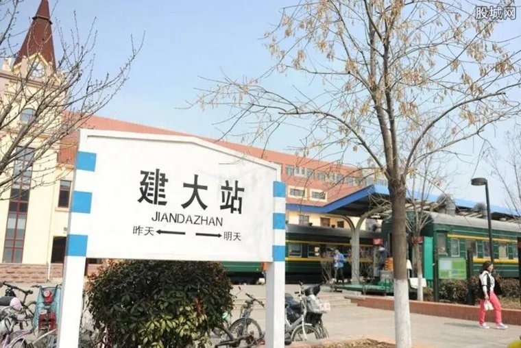 高校建火车餐厅 人均5至25元深受学生欢迎