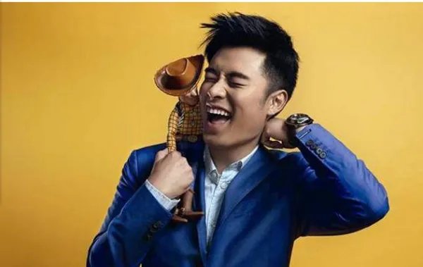 郑恺晒同学聚会曾经老同学现在是什么？