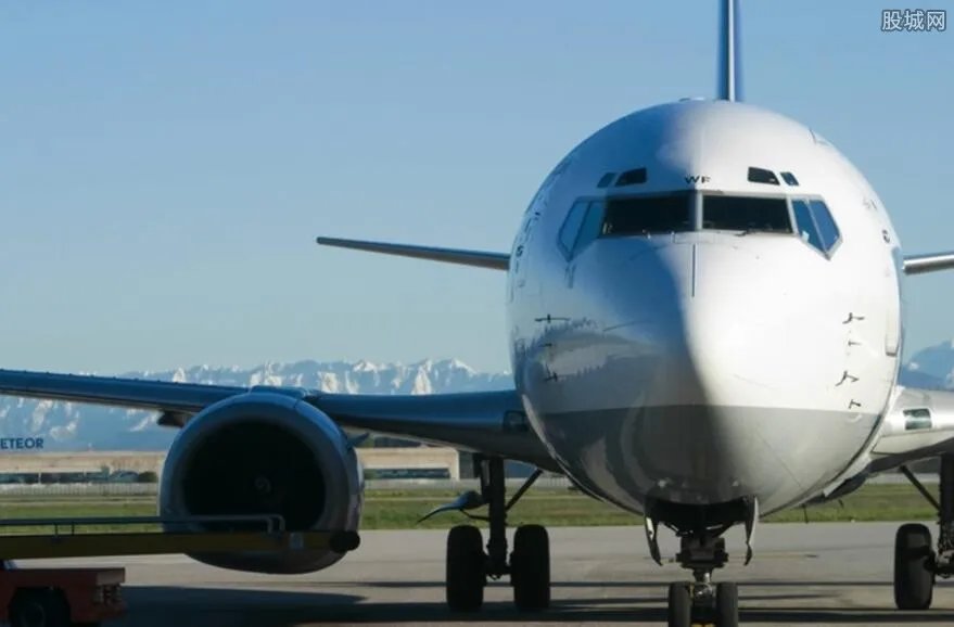 起火航班乘客撤离时火势还未蔓延 飞机起火原因是什么