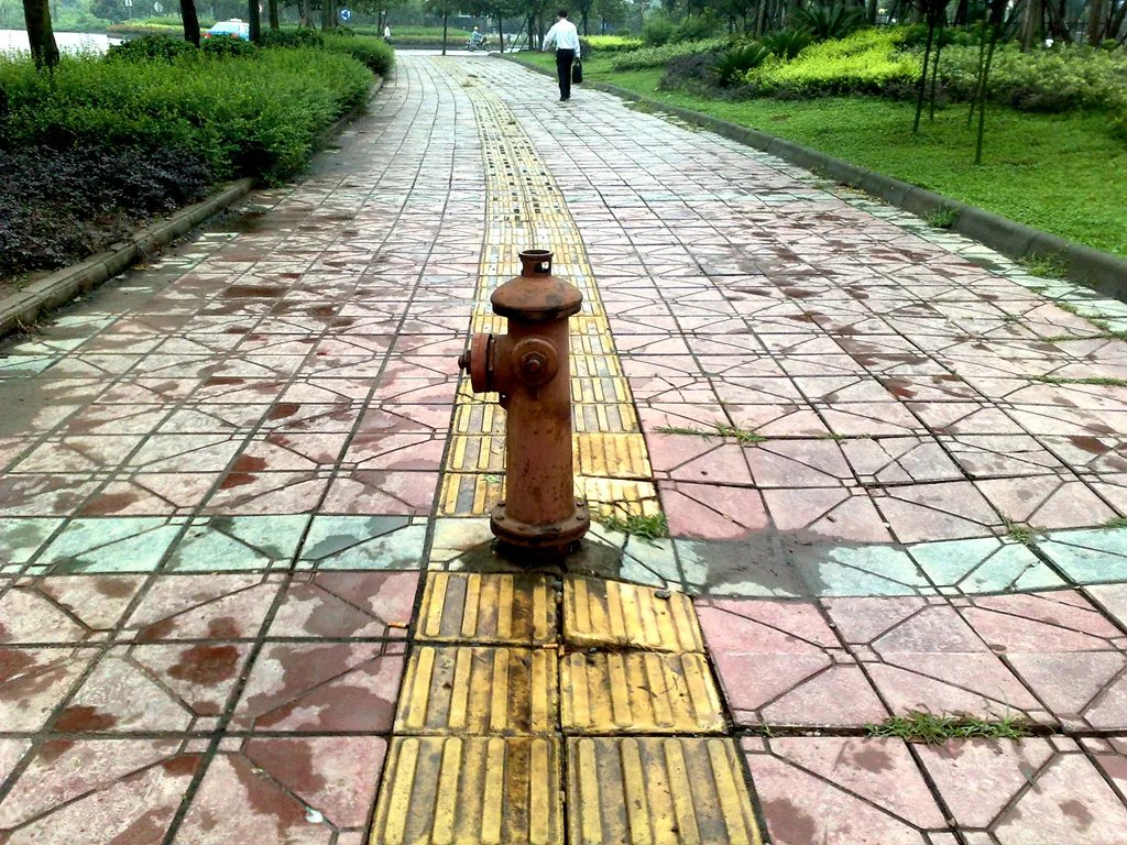 150米盲道被改成十八弯,这样盲道还叫盲道吗?