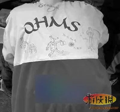 大奶&小内亮瞎双眼！细数校服的32种奇葩穿法