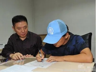 王宝强法院起诉离婚 要求孩子抚养权