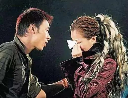 许志安对郑秀文好冷淡细节发现,郑秀文许志安什么时候结婚