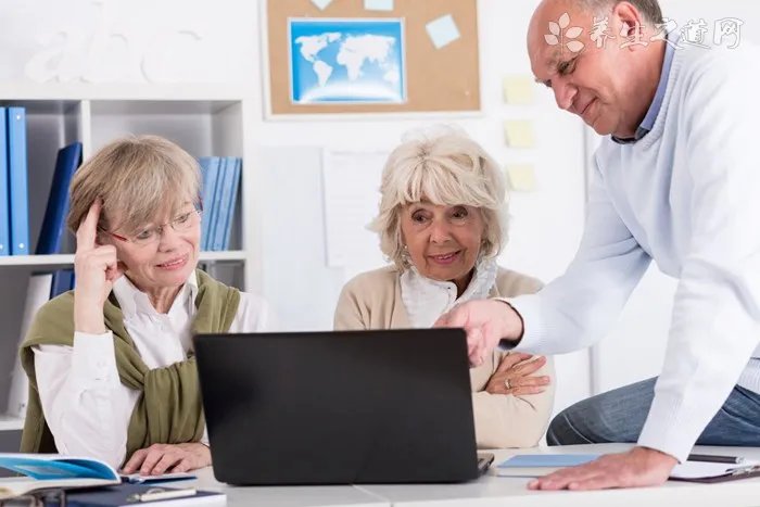 走路闯红灯被逮 乱闯红灯的危害