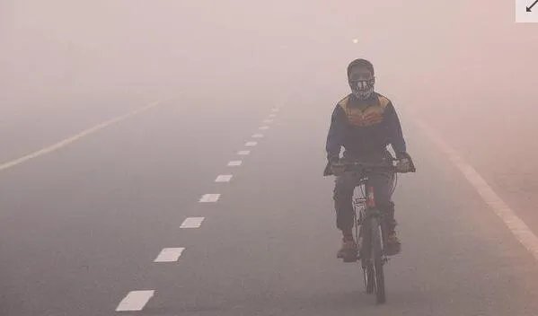 印度PM2.5爆表 能见度为0米