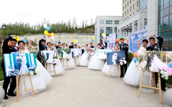 甘肃民警集体婚礼几对新人喜结连理?