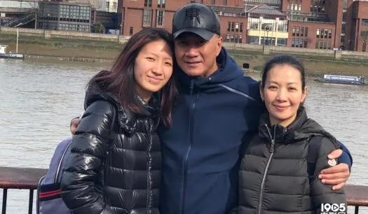 卢芳怎么为胡军庆生的？