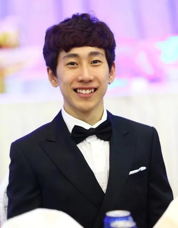 韩天宇耳钉怎么了是什么牌子 韩天宇老婆刘秋宏整容了吗