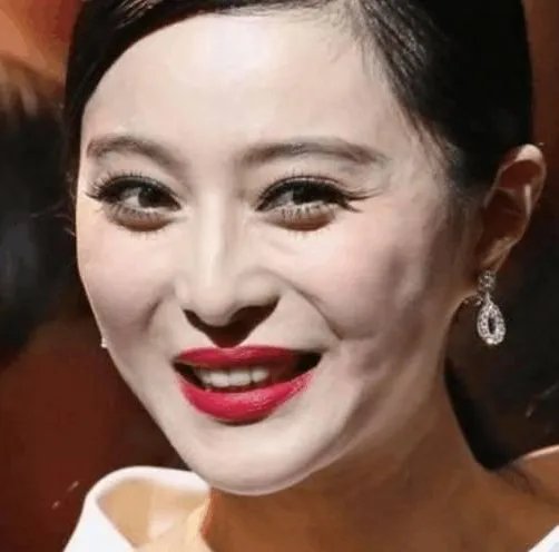 沈月未修图集体脱粉照片曝光又矮大象腿 未修图女明星图片太吓人