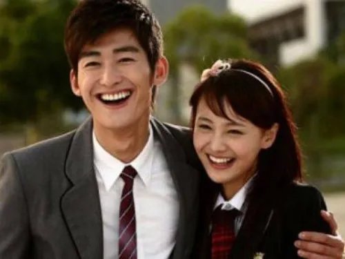 郑爽疑与张恒分手，网友直呼：翰爽在一起！两人重归于好的可能性有多大？