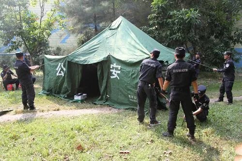 看看广州特警野外拉练吗？