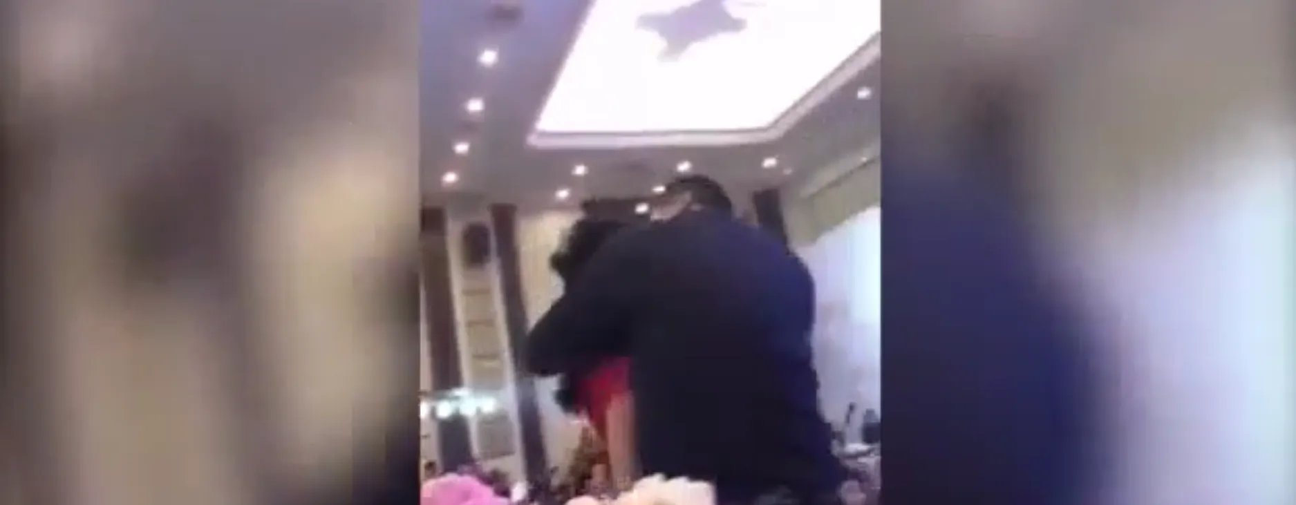 “公共强吻儿媳”声明：在表演，是睁眼说瞎话吗？