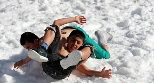 土耳其雪地摔跤比赛是怎样的?