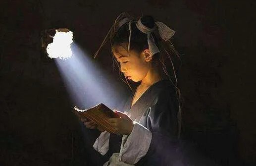 凿壁偷光的主人公是谁