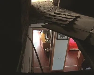 天花板上掉下男子是怎么回事？