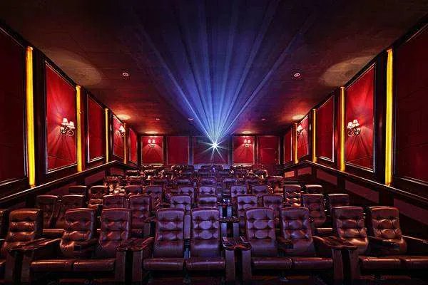 成都一影院复映首日票卖光，该影院为何定价这么低？