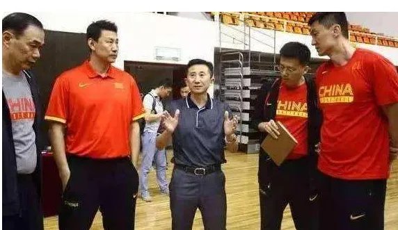 中国男篮年底合并原因是什么?