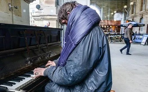 英国流浪汉被驱赶的真实原因是什么？