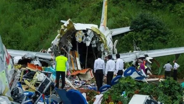 印度客机断成两截,造成事故的原因是什么呢?