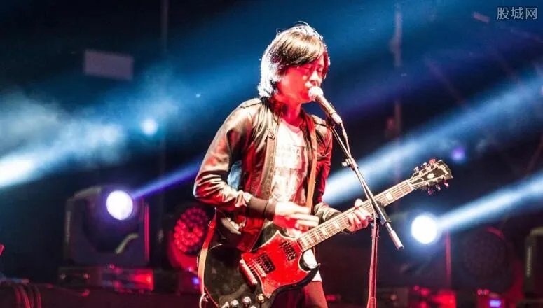 黄牛骗女粉丝6万 加价购买内部票却无法进场令人崩溃