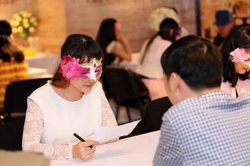 怎么和男生聊天找话题 怎么聊天让男生越来越喜欢你