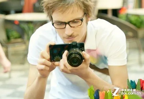 相机的再次进化 索尼镜头机QX100评测