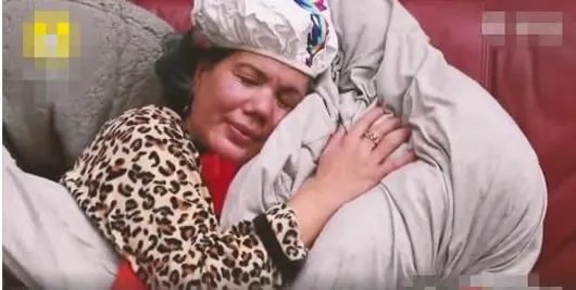 女子和羽绒被结婚是什么情况:背后原因真相令人心酸