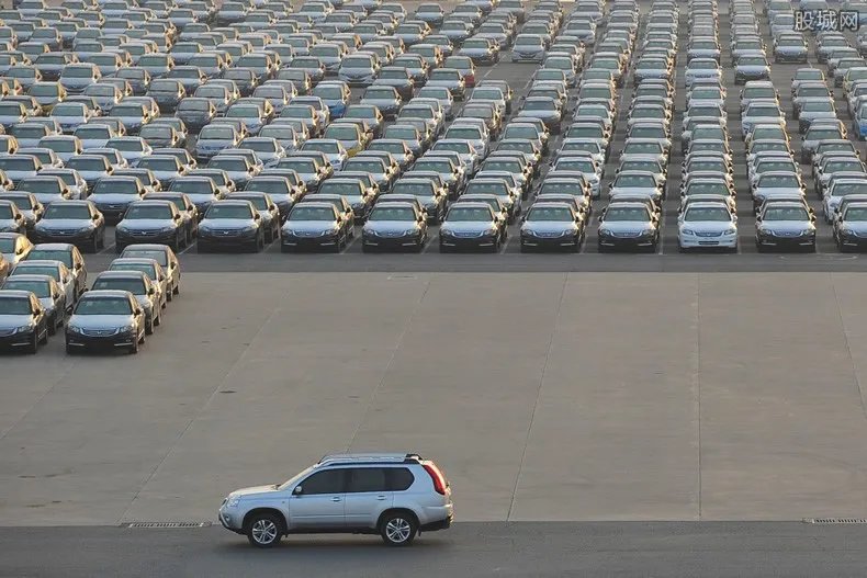 村民改麦田为临时停车场 一天收入2000元令人惊讶