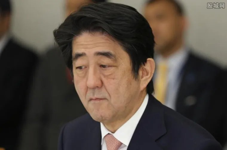 安倍刷二维码购物 体验无现金支付方式