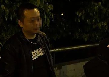 男子冒充交警查车是怎么回事？