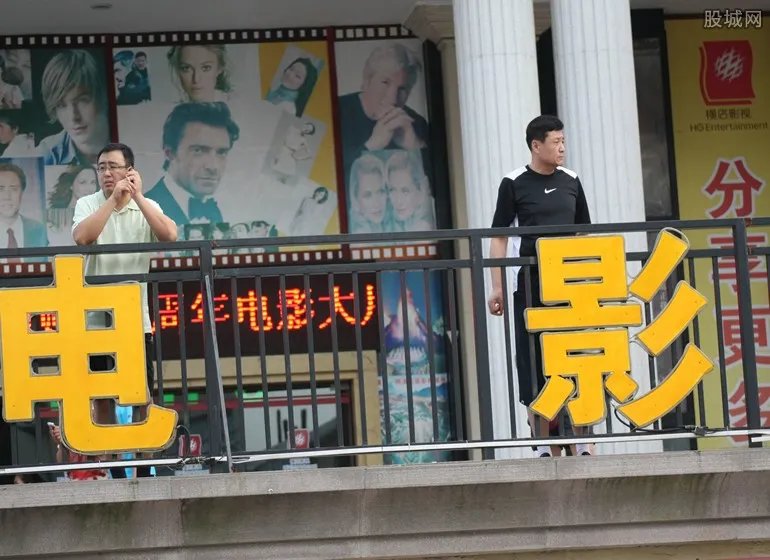 春节档票房58.4亿 有观众声讨票价太贵