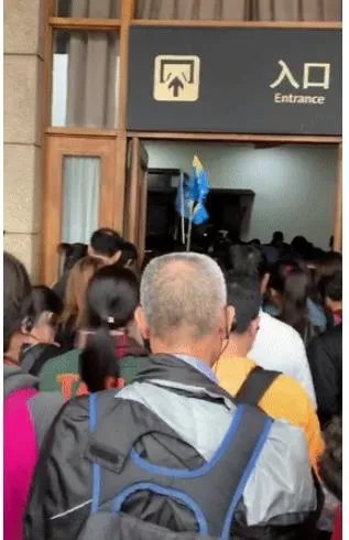 6614桌排队等吃饭什么情况：这么壮观的画面来看看