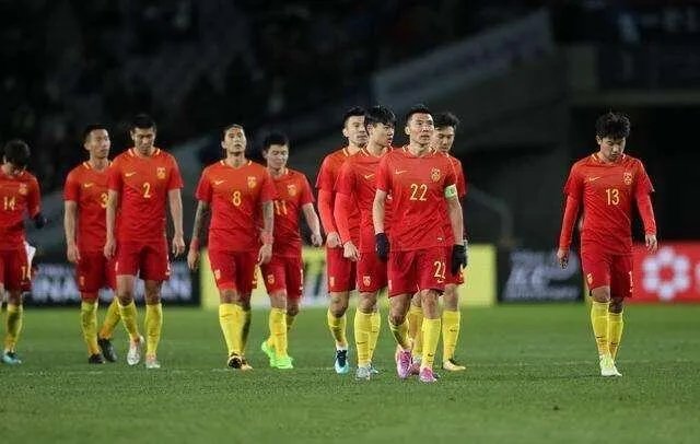 东亚杯国足1比2日本，本场国足的表现暴露出哪些问题？