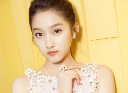 关晓彤发言为何引争议？