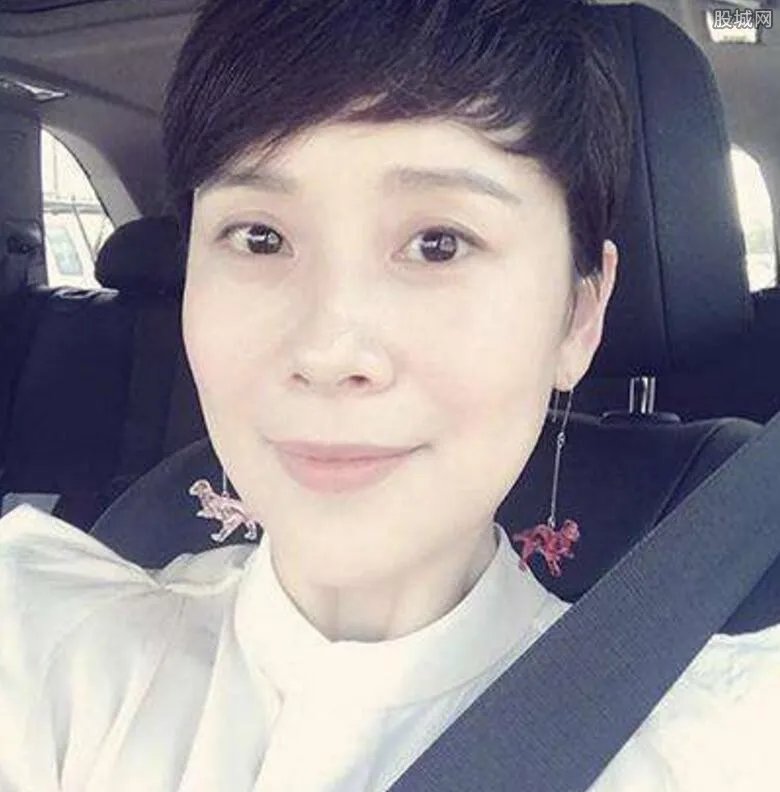 海清为什么给欧豪下跪 海清下跪示爱欧豪