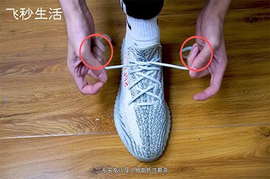 鞋带蝴蝶结的打法